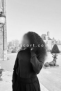 Victoria - Versailles Escorts