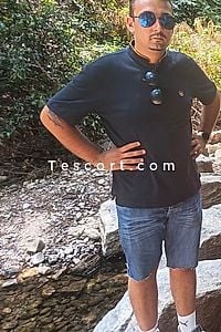 Adri le charmeur du jour - Escort Boy Le Grau-du-Roi