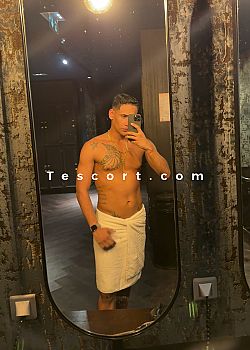 Pietro XXL Escort boy Paris