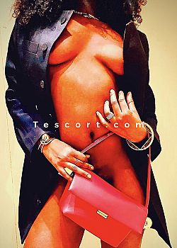 AISSA BLACK CLASS DE LUXE Escort girl Paris