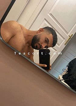 Dan Male escorts Paris