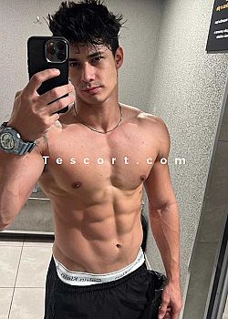 Davi Male escorts Paris