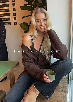 MEADOW Escort girl Paris