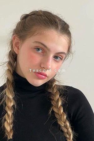 SLOANE - Paris Escorts