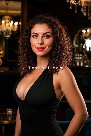Curly - Neuilly-sur-Seine Escorts