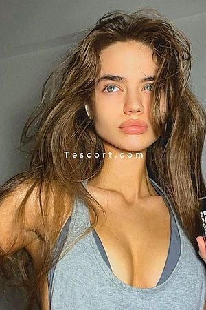 ALIA - Paris Escorts