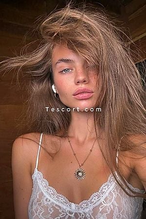 ALIA - Escort Girl Paris