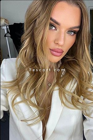 LORA - Paris Escorts