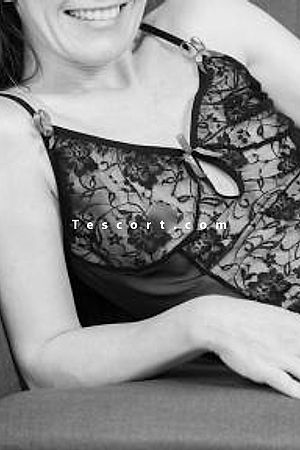 Elwyne - Paris Escorts