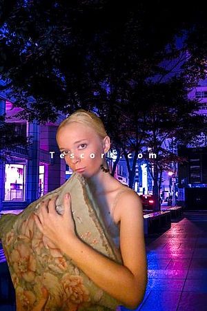 Moschino - Escort Girl La Defense