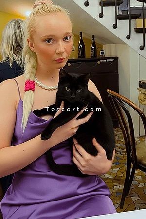 Little Stacey - Paris Escorts