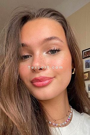GYRI - Paris Escorts