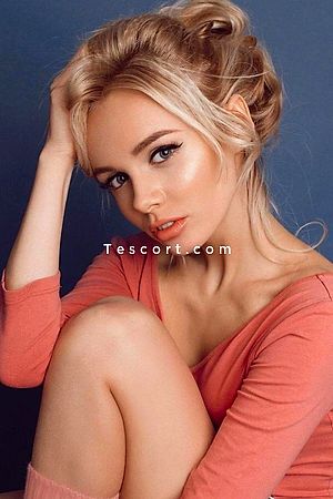 JUSTINA - Paris Escorts