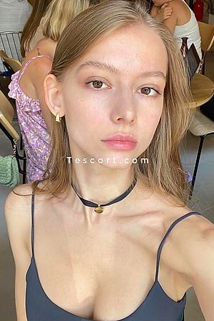 MALUNIA - Escort Girl Paris