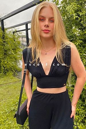 ELVIE - Escort girl Paris