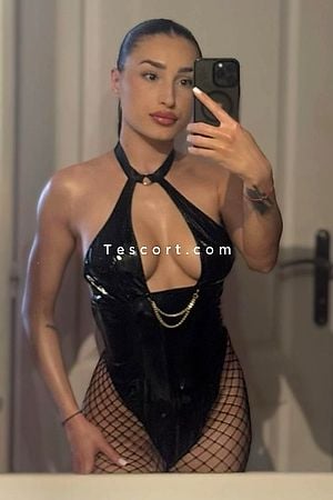 Larisa - Paris Escorts