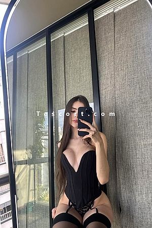 Karina - Escort Girl Paris