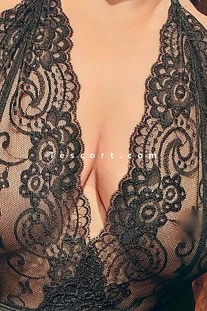 Zenah - Paris Escorts