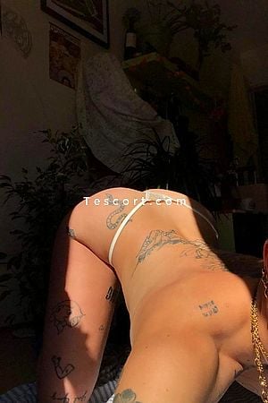 Louise - Escort Girl Paris