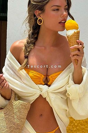 KADIA - Paris Escorts
