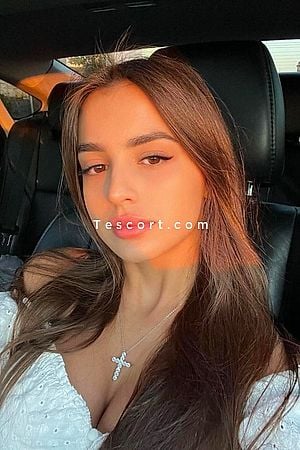 BECCA - Paris Escorts