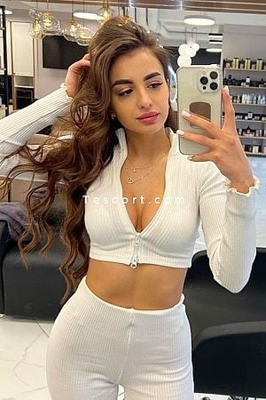 BECCA - Paris Escorts