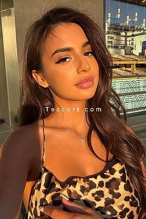 BECCA - Escort Girl Paris