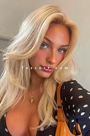 CONSOLATA - Escort girl Paris