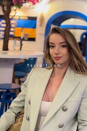 Adele - Paris Escorts