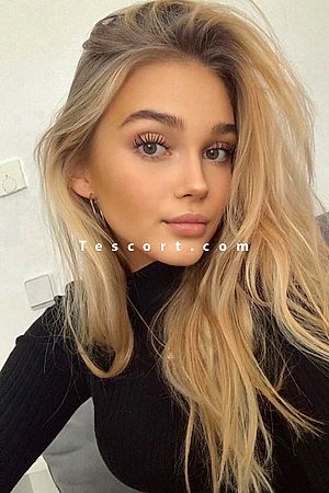 COLINA - Escort Girl Paris