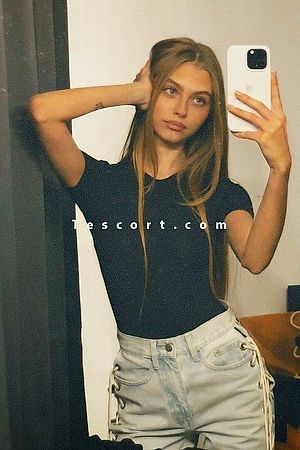 LEONORA - Escort girl Paris