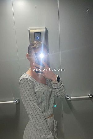 Laura - Escort Girl Paris