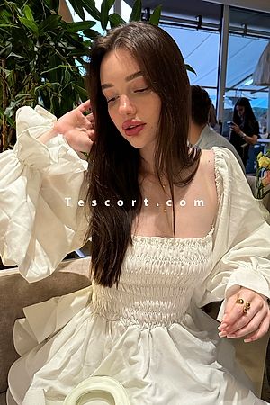 Alexandra - Escort Girl Paris