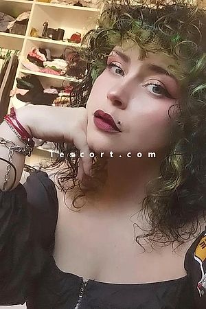 Mia - Escort Girl Montpellier