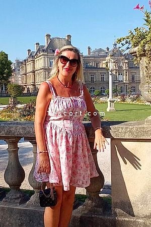 Elvira - Paris Escorts