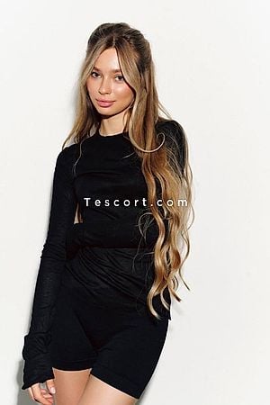 EMINE - Paris Escorts