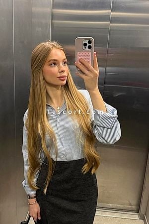 EMINE - Paris Escorts