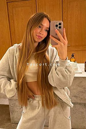 EMINE - Paris Escorts