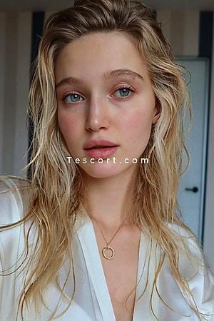 COLINA - Escort Girl Paris