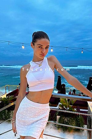 Umka - Paris Escorts