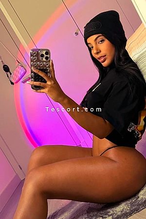 Nicol - Paris Escorts