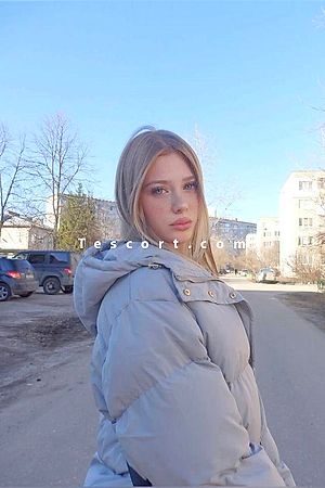 Ymi - Paris Escorts