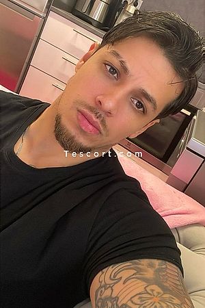 Thiago Almada - Escort Boy Paris