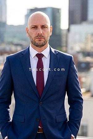Victor scenarios - La Rochelle Boy Escorts