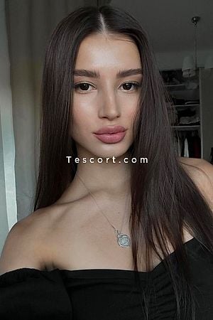 SIMA - Paris Escorts