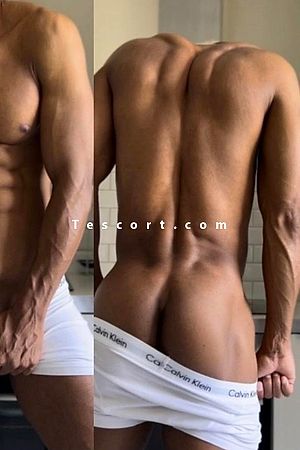 LYAM75000 - Escort Boy Paris