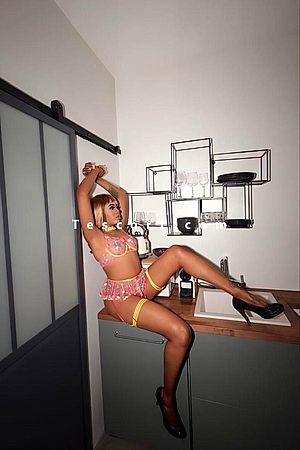 Summer - Escort Girl Paris