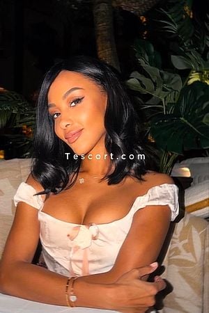 Eleonor - Escort Girl Paris