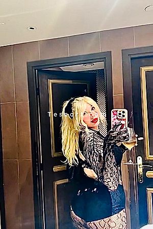 Luna - Escort Girl Paris