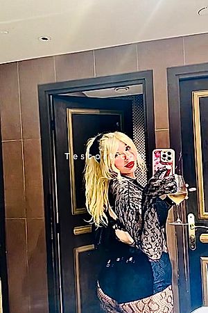 Luna - Paris Escorts